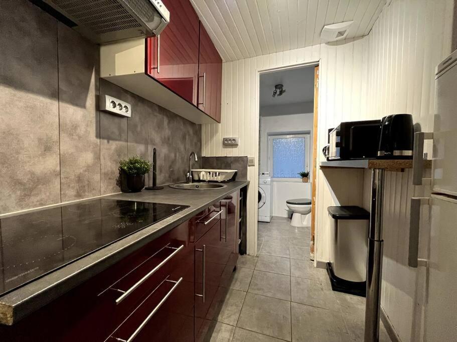 The Red And Black Retreat - Fontainebleau Center Exterior photo